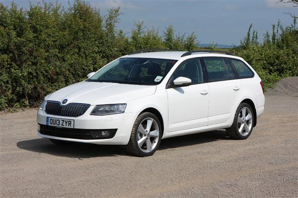 Pre booked Edinburgh Airport transfer service standard estate car group